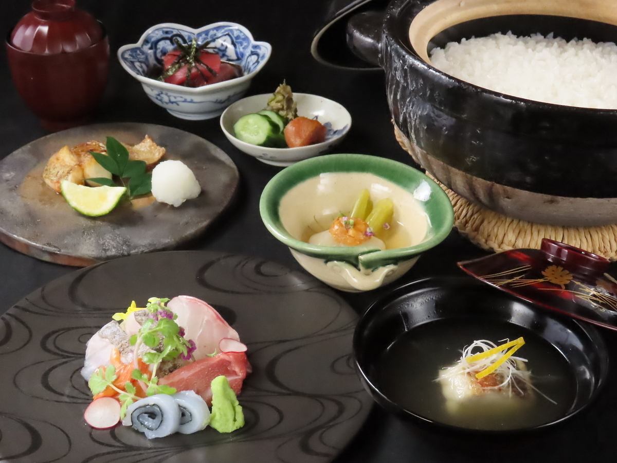 和情緒あふれる店内は隠れ家のような落ち着きのある雰囲気です