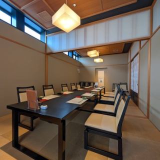 24～30名様まで貸切を承っております！周りを気にすることなくゆったりとお寛ぎいただけます！会社のご宴会などにもぴったりです！お気軽にご相談ください！