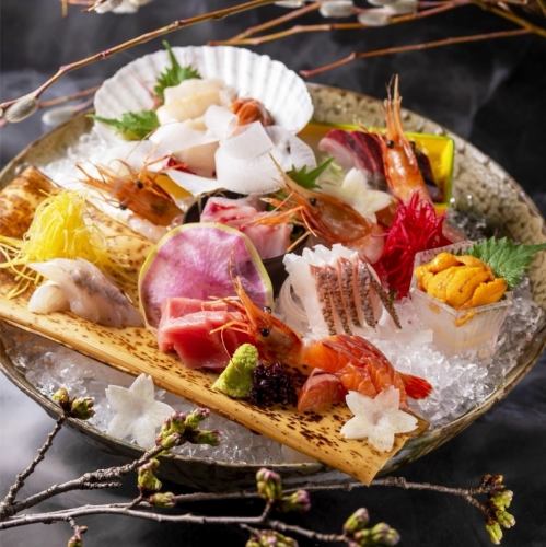 本鮪や船盛…等の海鮮系はもちろん、黒毛和牛や朝引きの奥三河鶏串…等のお肉料理も種類豊富にご用意！