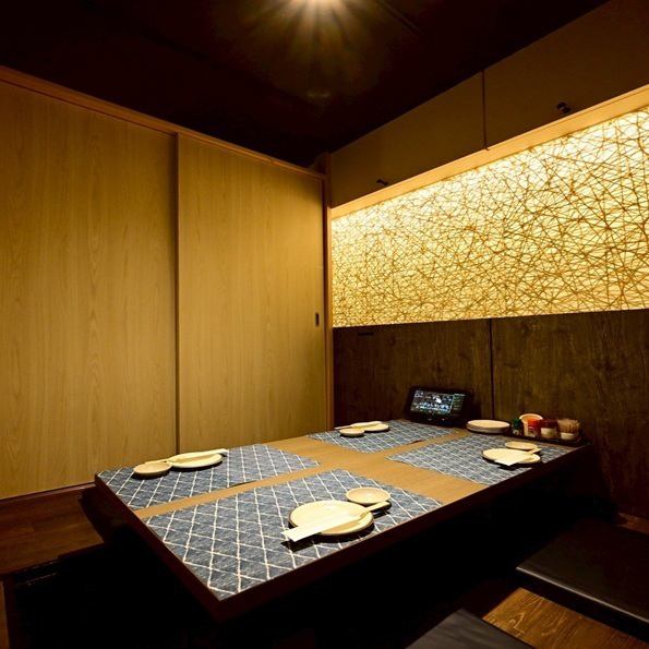 単品飲み放題や飲み放題付きコースを種類豊富にご用意している為、お客様のご予算に合わせてお選び頂くことが可能です！完全個室の為、オフィシャル・プライベートシーンの両方に大活躍！旨い海鮮料理や肉料理＆安心の完全個室でごゆっくりと寛ぎながら、楽しいお時間をお過ごしください！