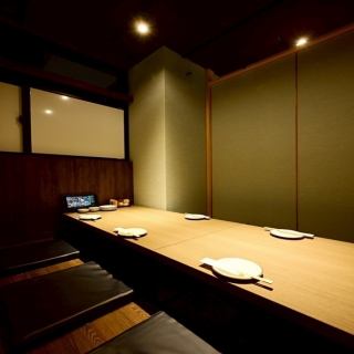 [2-5人/私人包廂(堀がた ...這裡安靜祥和,是約會和女生聚會的理想場所。您可以放鬆身心,享受成人的氛圍。