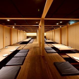 【可容納 31-60 人的私人房間(下沉式暖桌)】根據日期和時間,餐廳可以包廂接待 60 人或以上的團體。我們將免費提供麥克風。4000日圓起,即可享2小時無限暢飲套餐。如果您有任何不喜歡的食材或特殊要求,請隨時告訴我們!我們將盡力烹調符合您要求的食物。請在本店度過您寶貴的時間。