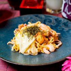 해물 소금 야키소바 / 혼모 철화