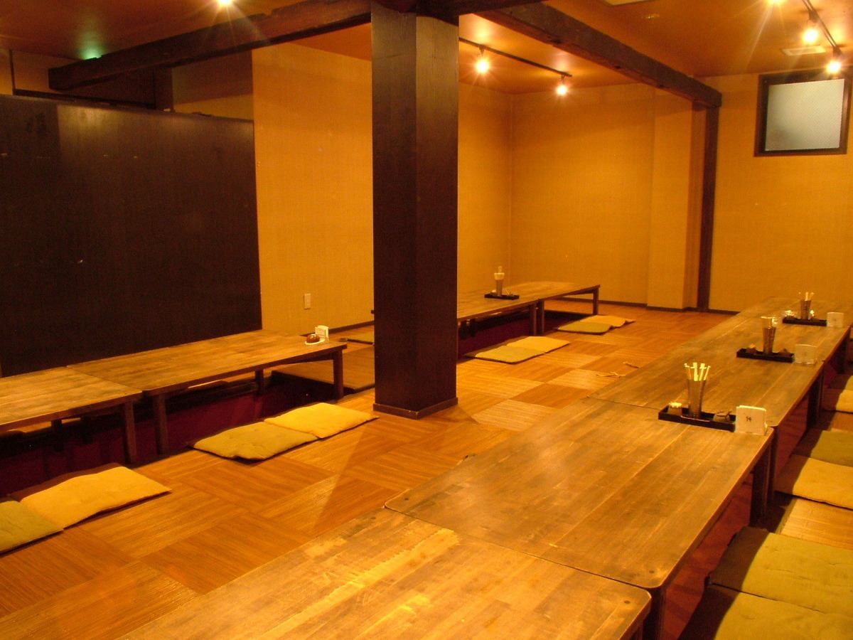 Accommodates up to 40 people! The spacious tatami room is perfect for company parties.