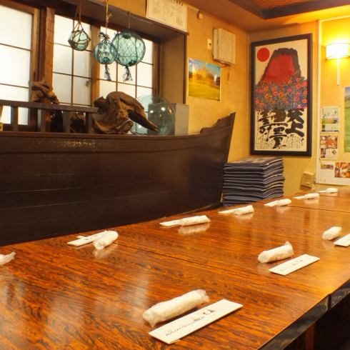 The specialty tatami mat seats are ideal for banquets of about 30 people.Many large and small private rooms are available!