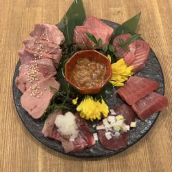 Motsu sashimi and tuna love mori, 9 varieties in total