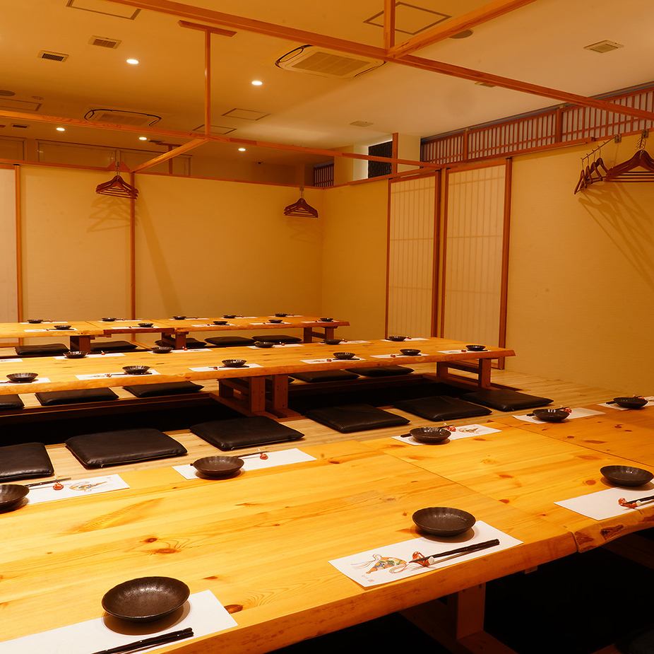 宴会に最適の個室席をご用意。足ラクな掘り炬燵席でございます。