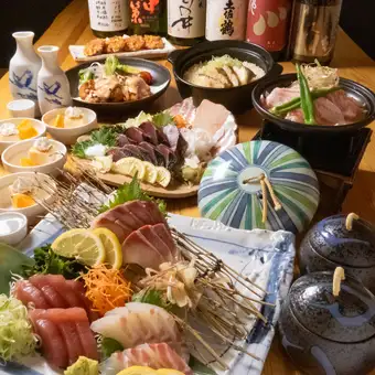 鮮魚3種盛り・鰹塩タタキ・季節の白身魚土鍋ご飯など全8品！2時間飲み放題付き5000円コース