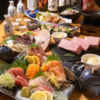 A 6000 yen course including 8 dishes such as a 4-kind sashimi platter and grilled wagyu beef loin with seasonal vegetables, plus 2 hours of all-you-can-drink!