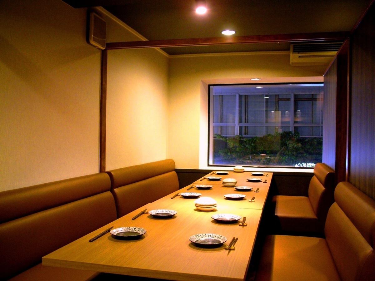 We prepare many private rooms that can be used according to the number of people from 2 people!