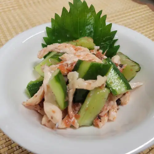 蒸し鶏梅キュウリ