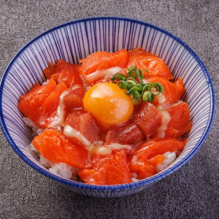 サーモンの明太バターユッケ丼