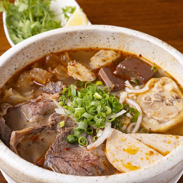 【ロンディン人気メニュー！】本場のエスニック料理を堪能できる当店のスペシャルフェ風の牛肉ビーフン♪