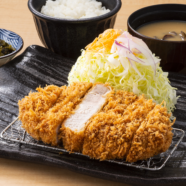 “さくらのとんかつ”は厚切り！まるでステーキのようなとんかつを味わえます★