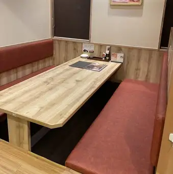 ６名掛け座敷4卓