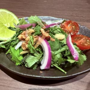 フレッシュライムで仕上げるパクチーサラダ