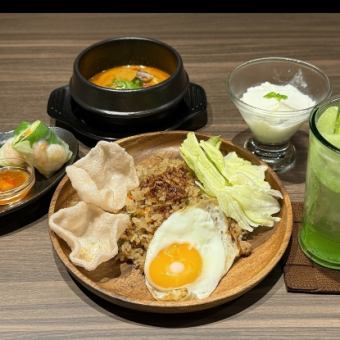 2.5時間飲み放題付き「満足コース」ガーリックシュリンプ、トムヤムクンなど全10品