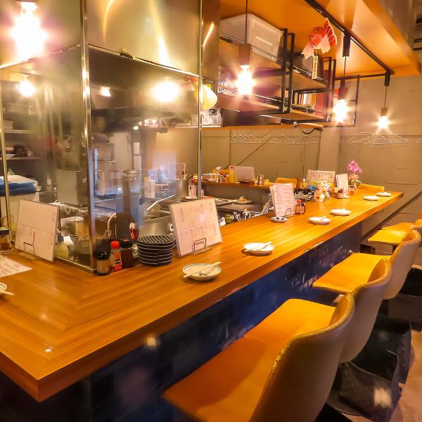 【心が晴れる活気あふれるお店】 特別な瞬間を彩る、明るく賑やかな空間がここにあります。飲み会やデート、仕事終わりのリフレッシュ、さらには記念日や誕生日のお祝いにも最適！友人や大切な人と共に、笑顔あふれるひとときをお過ごしください。美味しい料理と心温まるサービスが、思い出に残る素敵な時間を演出します。