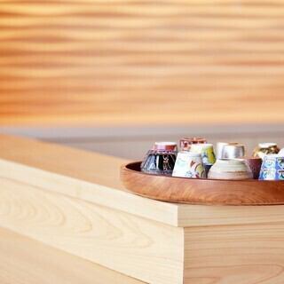 鮨を引立てる日本酒を用意