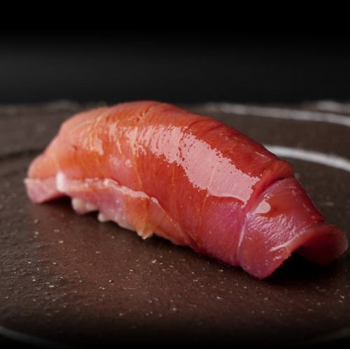 おまかせコース全15品から21品 旬の食材を贅沢に使用。厳選された握鮨、季節の逸品で至福のひとときを