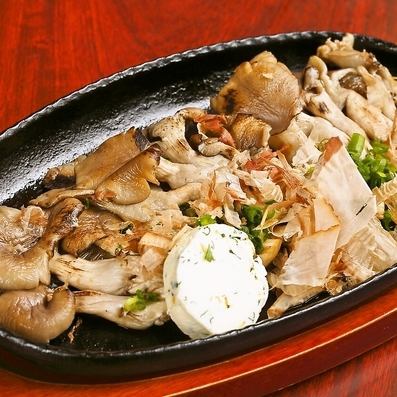 Butter-grilled Hiratake mushrooms
