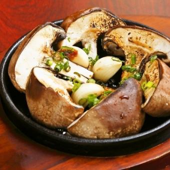 Osugi shiitake mushroom butter garlic soy sauce iron plate