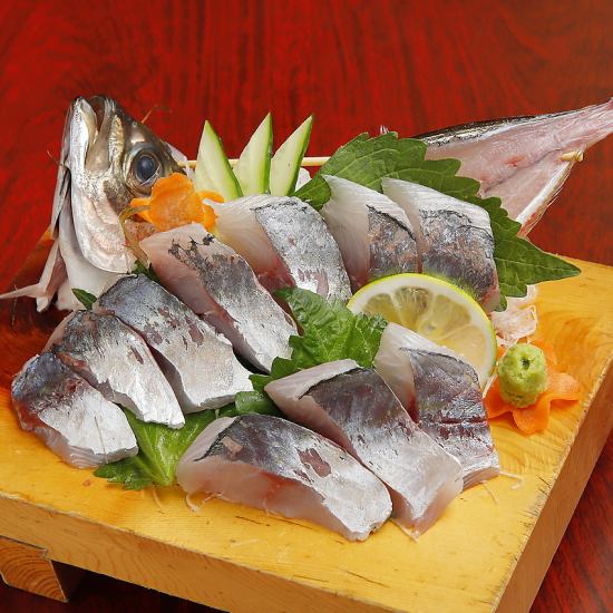 鮮度に自信あり！脂のりの良い鯵を豪快な姿造りで楽しめる逸品♪