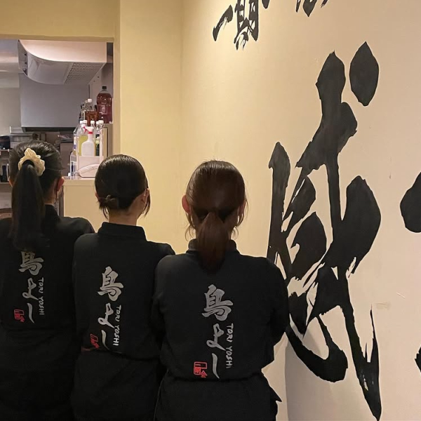 店員同士の仲が良く、店内はいつも明るくアットホームな雰囲気。初めてでも自然と笑顔になれる、そんな温かさが魅力の一軒。