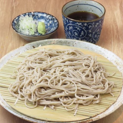丁寧に引いた出汁が生み出す、至高の蕎麦つゆ