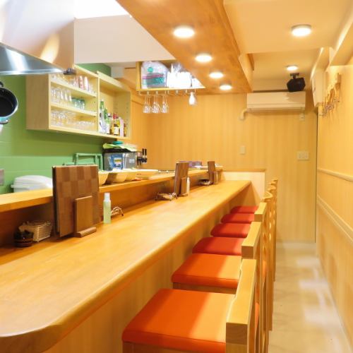 Counter seats where you can have a calm meal ♪ It can be used by one person up to 7 people.
