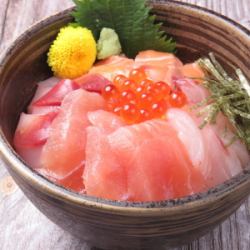 Bowl of rice topped with sashimi