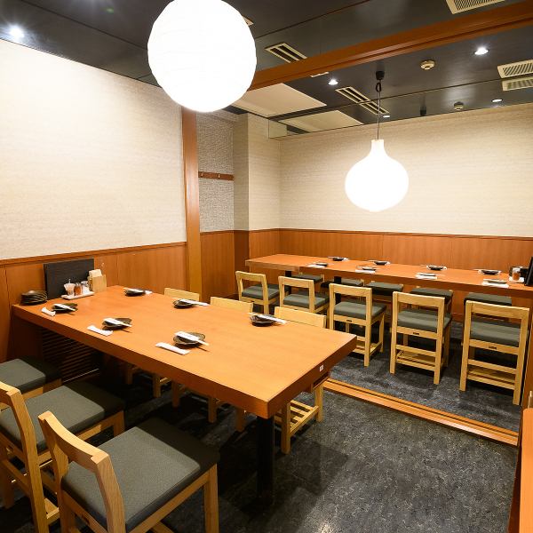 [Private rooms for large groups☆] We have one table that seats 8 people and one table that seats 10 people! You can connect the private rooms to accommodate up to 20 people! It's perfect for gathering with friends, coworkers, or family, or for banquets. ◎ Because it's a private room, you can enjoy your meal without worrying about others around you.