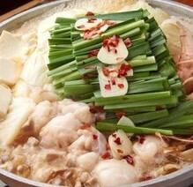 カウンター席・テーブル席・半個室席ございます。ちょい飲みにはカウンター席、飲み会にはテーブル席でお食事いかがでしょうか♪当店自慢の手羽先とお酒をゆったりお愉しみ下さい♪