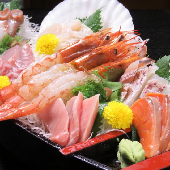 毎日全国の市場から直送される新鮮な鮮魚♪名物豪華海鮮船盛！