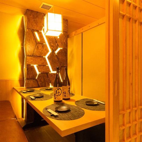 間接照明と和の装飾の数々が洗練された大人な空間を演出しております!扉付き完全個室となっておりますので周りを気にせずお楽しみいただけますよ!当店でゆっくりと羽を伸ばしてご寛ぎくださいませ♪(赤坂見附/個室/牛タン/焼き鳥/肉寿司/食べ放題/飲み放題/デート/20時以降/記念日/接待/宴会)
