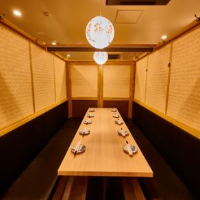 間接照明と和の装飾の数々が洗練された大人な空間を演出しております！扉付き個室となっておりますので周りを気にせずお楽しみいただけますよ！当店でゆっくりと羽を伸ばしてご寛ぎくださいませ♪(赤坂見附/個室/牛タン/焼き鳥/肉寿司/飲み放題/デート/20時以降/記念日/接待/宴会)