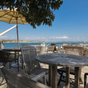 Our restaurant offers terrace seating where you can enjoy drinks from lunchtime.Enjoy a relaxing time while taking in the spectacular view of Enoshima.Enjoy a blissful moment with one of our signature cocktails.★