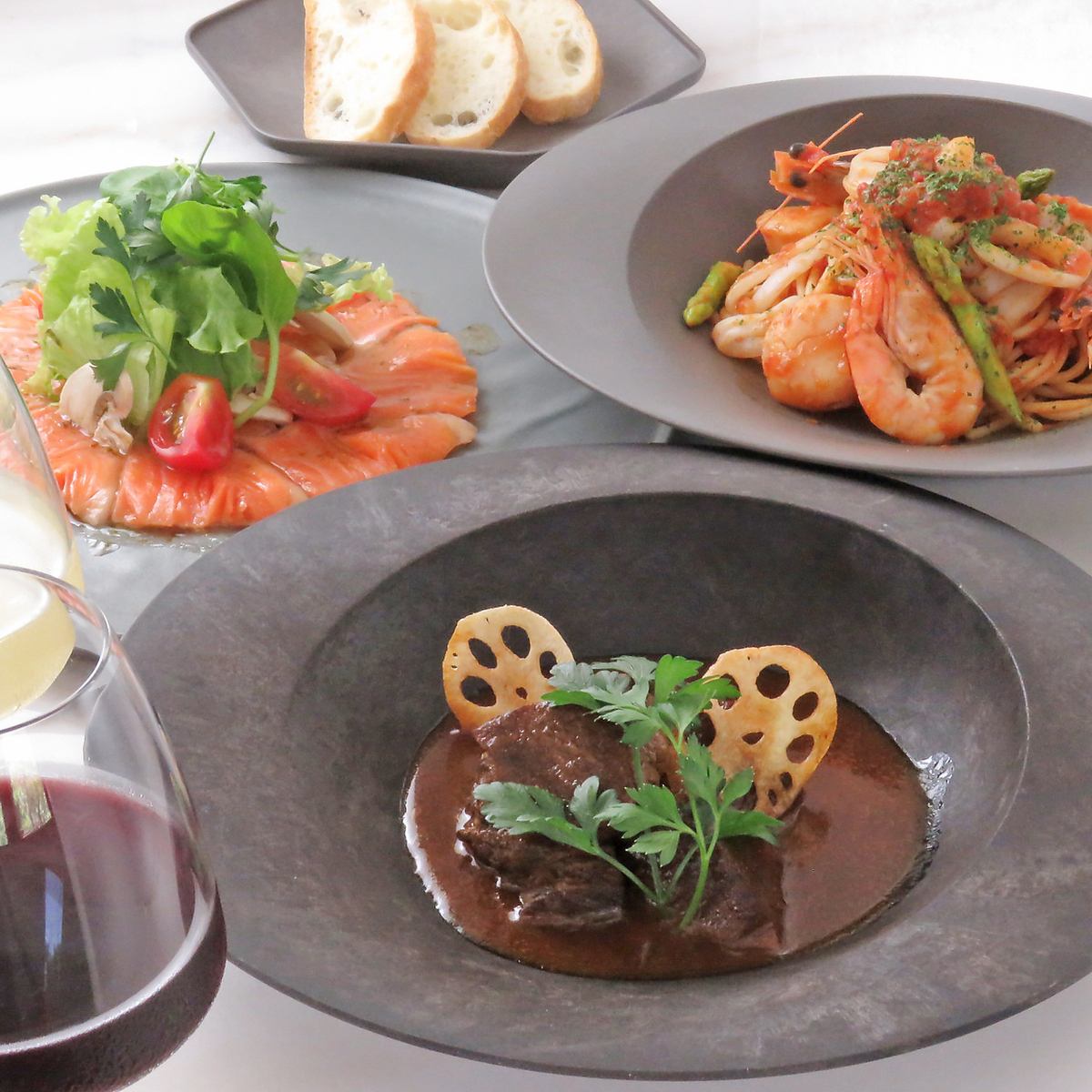 本格的な料理をご堪能ください。