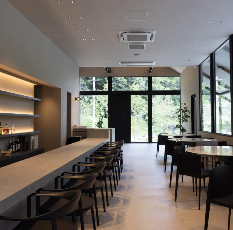 店内でごゆっくりお過ごしください。