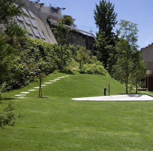 ◆◇福山駅から約10分◇◆愛犬が自由に駆け回れる、緑豊かなドッグガーデンです。広々としたスペースで、他の犬たちとも楽しく遊ぶことができます。店内には大きな窓が備えられており緑豊かなドッグガーデンを眺めながらお食事をお楽しみいただけます。