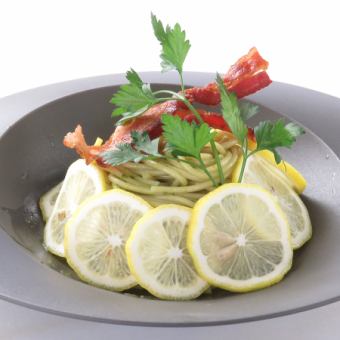 週替わりパスタと生ハムサラダ（スープ・ドリンク付）