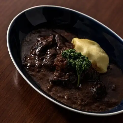 牛スネ肉の赤ワイン煮込み