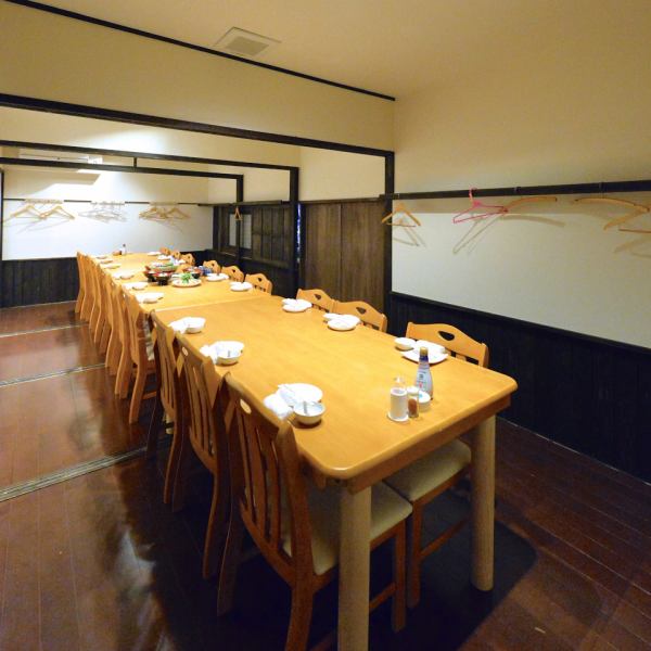 テーブル席はすべて個室となっております。歓送迎会や新年会、会社宴会や接待まで…様々なシーンでご利用いただけます。2時間飲み放題付きの宴会コースも4500円（税込）～各種ご用意しております◎和の趣漂う店内で、周りを気にせずにゆったりお食事をお楽しみください。