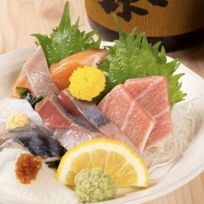 『鮮度抜群』刺身盛り合わせ（1,100円）
