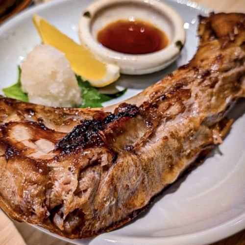 『外はパリッと中はホロホロ』トロ塩焼き（748円）