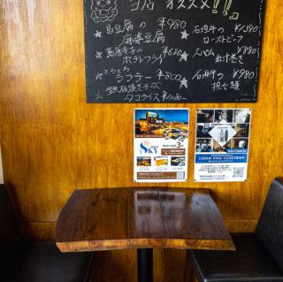 2桌2座、1桌4座、2桌6座（最多可容纳26人）