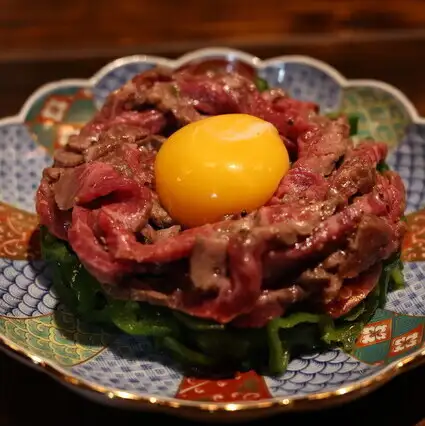 飲める！石垣牛ユッケの青椒肉絲