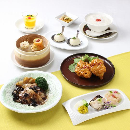 [Casual lunch with all-you-can-drink for 2 hours from 4/15] Steamed dim sum, chicken black vinegar, hard fried noodles, etc. 7 items in total 4500 yen Large plate