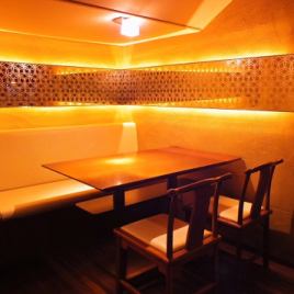 Please spend a relaxing time with warm light.There are also table seats with a private room feeling.