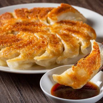 【中国本場の味！】≪出来立てアツアツ≫餃子528円(税込)～